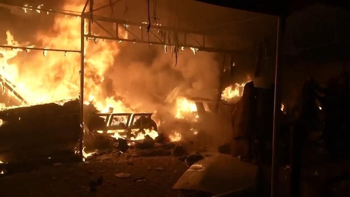 Am frühen Montag ereigneten sich Explosionen vor dem Al-Aqsa-Märtyrer-Krankenhaus in Deir ...