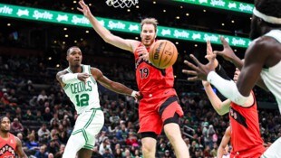 Jakob Pöltl zeigte eine gute Leistung gegen die Celtics. (Bild: AFP/GETTY IMAGES/China Wong)