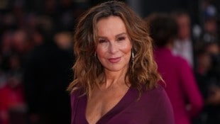 Jennifer Grey am roten Teppich (Bild: picturedesk.com/Scott A Garfitt / AP)