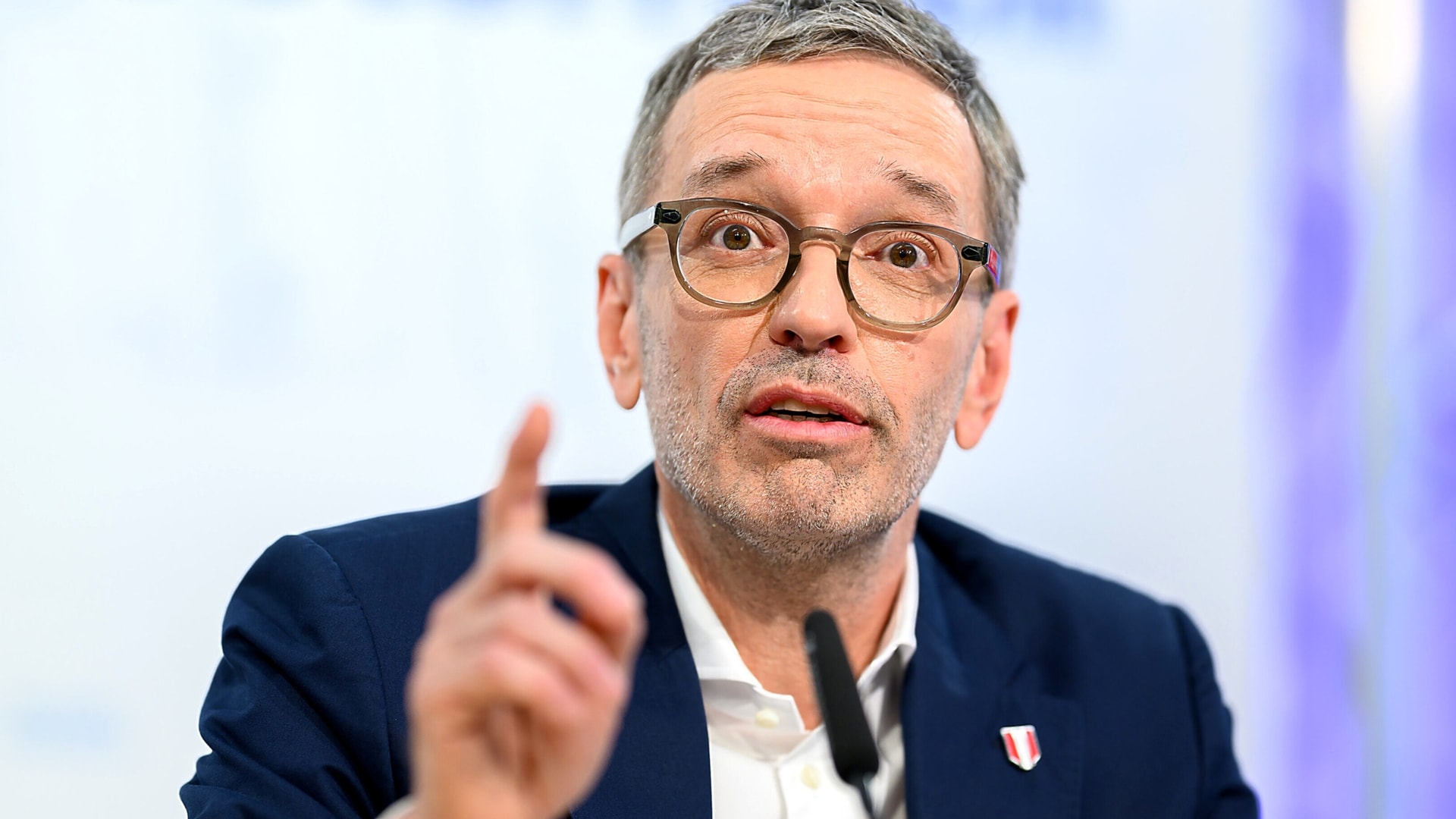 Blue-Black stalemate - Kickl accuses ÖVP of mistakes, insists ...