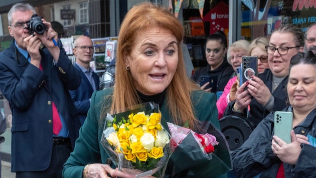 Sarah Ferguson attends a book signing of her new children's book Wonder in the Woods at Gerrards Cross Bookshop in Buckinghamshire this weekend. (Bild: picturedesk.com/Richard Gillard / Camera Press)