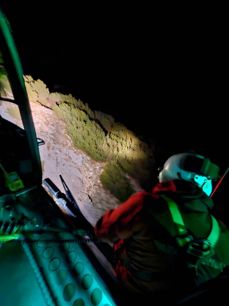 The air rescuers approaching the Trisselwand. (Bild: ARA Flugrettung)