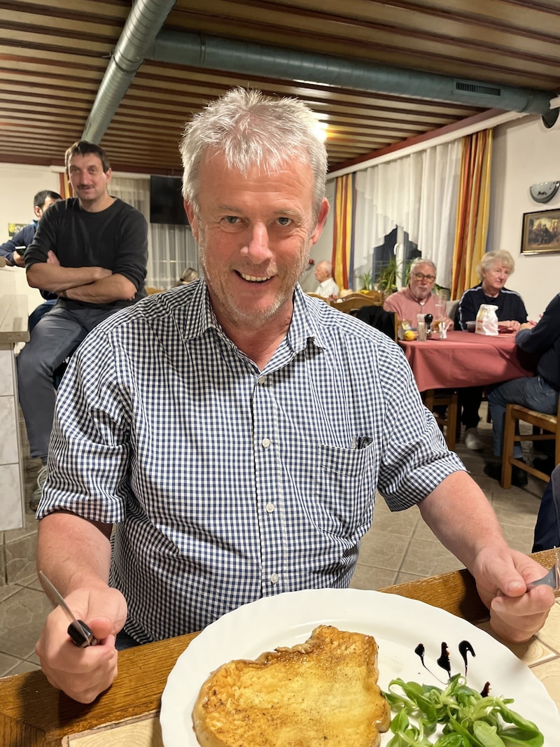 Amateur mushroom expert Horst Zwischenberger also enjoyed the rare mushroom. (Bild: Zwischenberger)