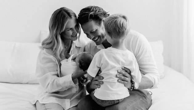 Mark Seibert with his wife Sabrina Auer and their children Lio (3) and Ellie (4 months). (Bild: Nina Romana)