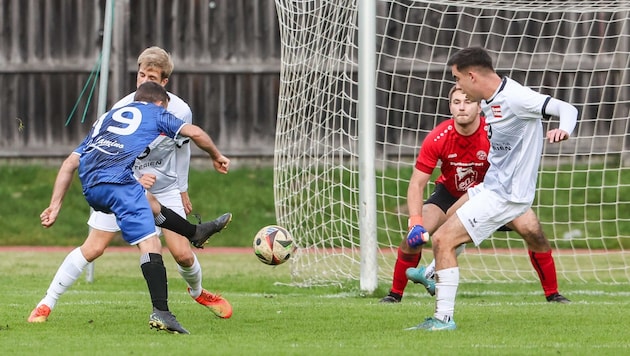 ESV Mürzzuschlag (in blue) conceded seven goals to Landl (Bild: Richard Purgstaller)