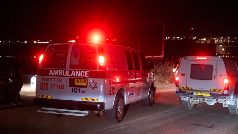 A drone attack by the Lebanese terrorist militia Hezbollah on a military camp in Binyamina in central Israel at the weekend resulted in deaths and many injuries. (Bild: APA/AFP)