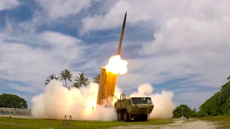 The THAAD system (pictured) is one of the US military's most powerful missile defense weapons. (Bild: kameraOne (Screenshot))