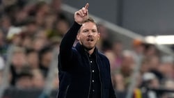 Julian Nagelsmann begrüßt einen neuen Spieler in seinen Reihen. (Bild: ASSOCIATED PRESS)