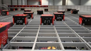 Im Zuge des Aus- und Umbaus des Warenlagers sowie der Kapazitätsreduktion baute Gurkerl Anfang ...