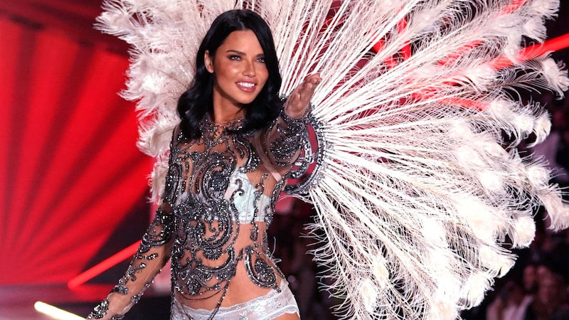 Adriana Lima was a model angel for 18 years - now she's celebrating her big comeback! (Bild: APA/AFP/TIMOTHY A. CLARY)