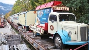 Die Wägelchen des Circus Roncalli trafen per Bahn in Innsbruck ein. (Bild: Birbaumer Christof)