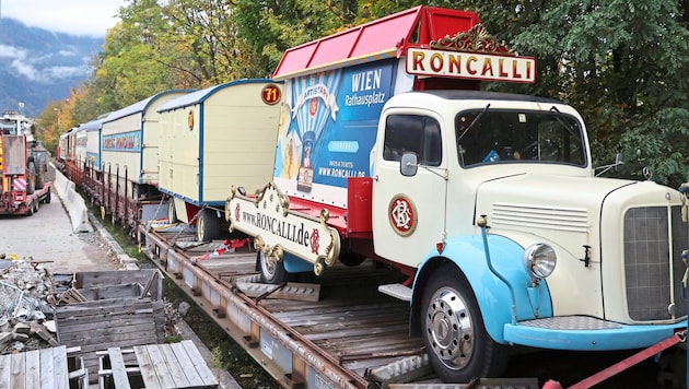 Die Wägelchen des Circus Roncalli trafen per Bahn in Innsbruck ein. (Bild: Birbaumer Christof)