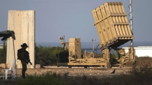 Eine Batterie des Raketenabwehrschirms „Iron Dome“ im Süden Israels (Bild: APA/AP)