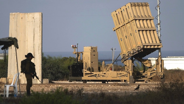 A battery of the "Iron Dome" missile defense shield in southern Israel (Bild: APA/AP)