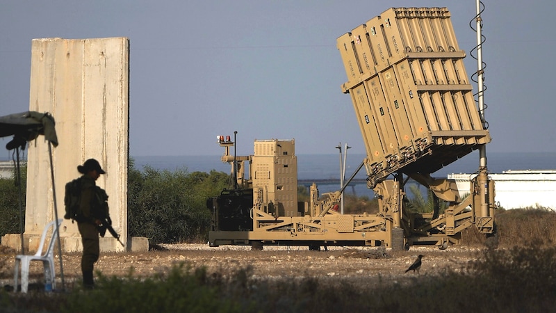 Eine Batterie des Raketenabwehrschirms „Iron Dome“ im Süden Israels (Bild: APA/AP)