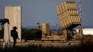 Eine Batterie des Raketenabwehrschirms „Iron Dome“ im Süden Israels (Bild: APA/AP)