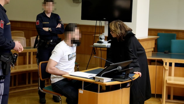 The accused father in the Vienna regional court during his murder trial (Bild: Jöchl Martin/Martin Jöchl, Krone KREATIV)