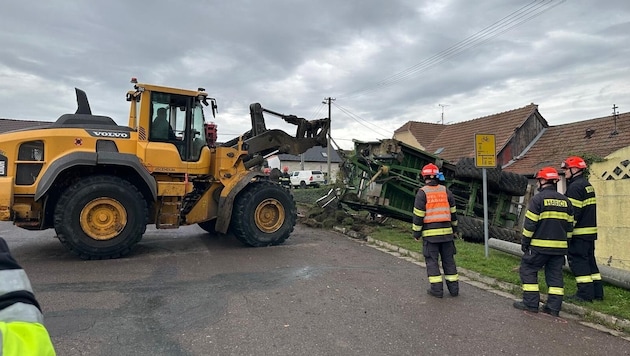 In the Czech Republic, the manure spreader that the thief had coupled to the wheel loader overturned. (Bild: BioPower)