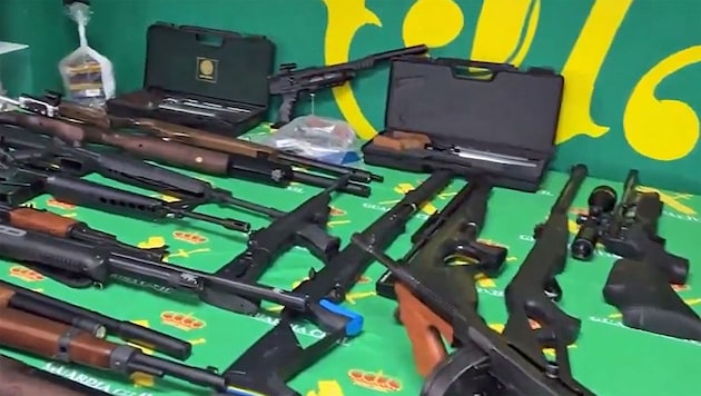 The sect had also stockpiled sufficient ammunition for these weapons. (Bild: Screenshot x.com/guardiacivil)