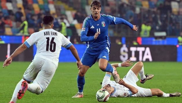 Daniel Maldini (Mitte) ist nach seinem Großvater Cesare und seinem Papa Paolo bereits die dritte Generation seiner Familie im Dress der A-Nationalmannschaft. (Bild: AFP/APA/Tiziana FABI)