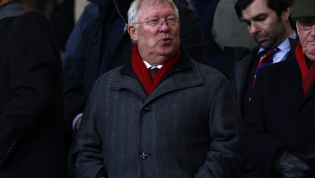 Coaching legend Sir Alex Ferguson also falls victim to the austerity measures. (Bild: AFP/APA/Darren Staples)