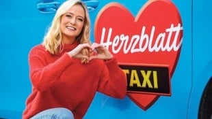 Neue Datingshow: Im „Herzblatt-Taxi“ mit Tina Ritschl die Liebe finden. (Bild: ORF)