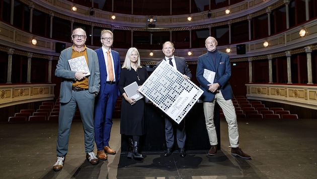 Buchpräsentation in Graz: Michael Schilhan (Next Liberty), Ulrich Lenz (Oper), Andrea Vilter (Schauspielhaus), Bühnen-Chef Bernahrd Rinner und Wolfgang Hülbig (art+event) (Bild: Luef Light)