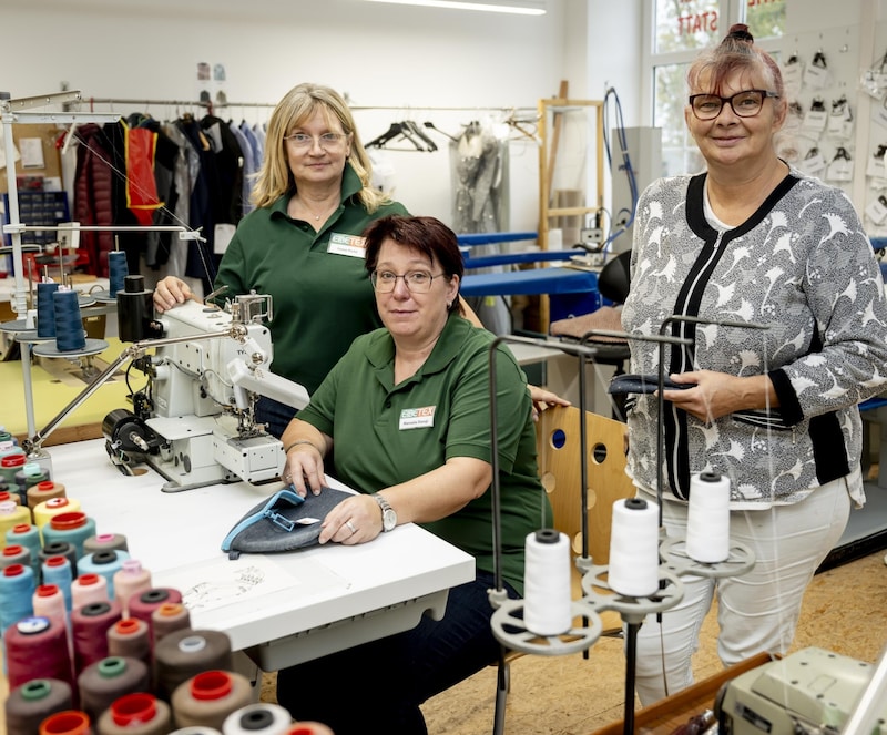 Auch nachhaltig ist die Upcycling-Werkstatt mit Irene Pichl, Manuela Stangl und Doris Lehner. (Bild: Imre Antal)