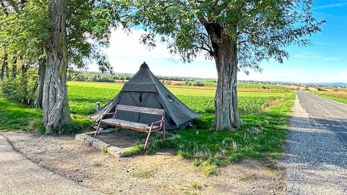 Soldaten kontrollieren nach wie vor Schleichwege wie die Akazienallee in Deutschkreutz.