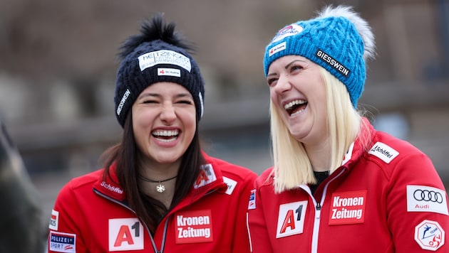 Kathi Huber and Kathi Truppe have a good laugh. (Bild: GEPA pictures)