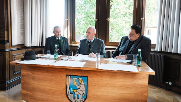 Fighting for 24/7 emergency care in Schladming: Mayors Ernst Fischbacher, Hermann Trinker and Stefan Knapp (from left). (Bild: Pail Sepp/Sepp Pail)