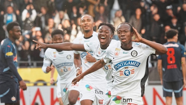 The 18-year-old Malick Yalcouye (r.) scored his first goal for Sturm in the 5-0 win against Salzburg. (Bild: Pail Sepp/Sepp Pail)