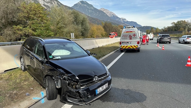 Im Wagen wurden die Airbags ausgelöst. (Bild: zoom.tirol)