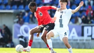 Oghenetejiri Adejenughure (li.) gehört laut „Guardian“ zu den Top-Talenten im Weltfußball.  (Bild: GEPA pictures)