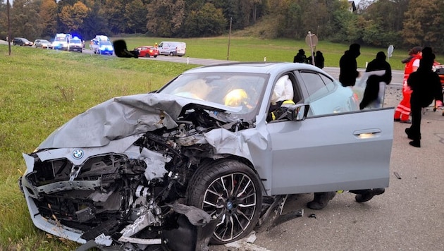 One of the cars involved in the accident was a total loss. (Bild: FF Frauental)