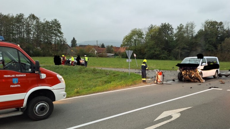 The road remained closed for the duration of the operation. (Bild: FF Frauental)