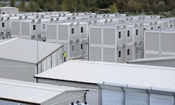 Ein italienisches Flüchtlingslager in Albanien