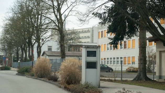 Eight radar boxes have been installed in Ried since 2015, generating millions in revenue for the city. Now four boxes will no longer be able to flash. (Bild: Pressefoto Scharinger © DANIEL SCHARINGER)