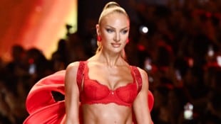 Candice Swanepoel überraschte bei ihrem Auftritt mit einem veränderten Look. (Bild: APA/Evan Agostini/Invision/AP)