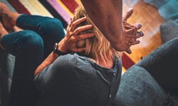 Frauen, die Opfer häuslicher Gewalt sind, ertragen ihr Leid aus Scham oft im Verborgenen. 