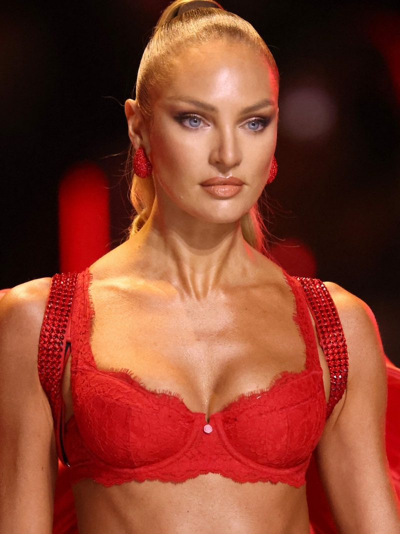 Fans probably had to look twice at Candice Swanepoel. (Bild: APA/Getty Images via AFP/GETTY IMAGES/Mike Coppola)