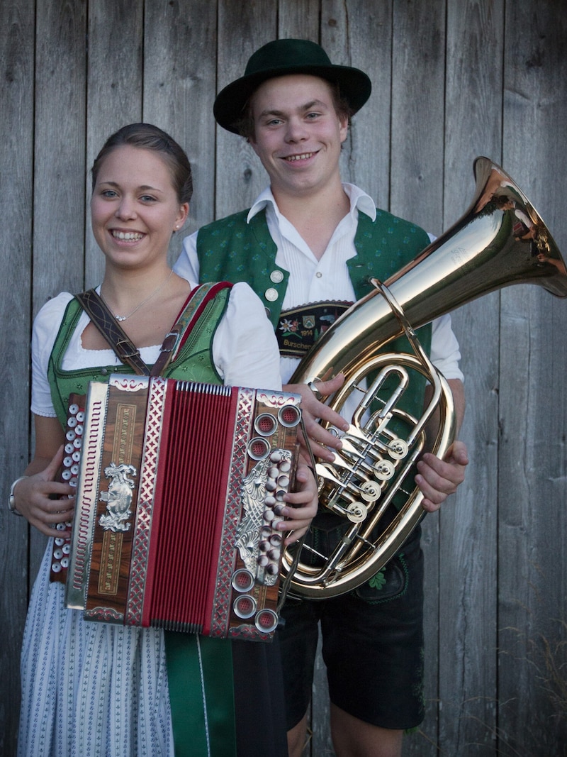 The annual Gstanzl Singa is organized by the market town of Pettenbach in the elementary/middle school. Also taking part: the Krammerer Sänger, the Gutauer Stubenhocker, the Kainzmair siblings and d'Viachtwanga Wiazhausmusi.Date: Saturday, October 19, 8 p.m. Tickets: store.eventjet.at/pettenbach (Bild: zVg)