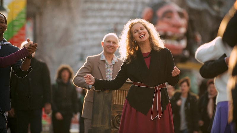 „La Viennaise“ ist eine Hommage an das französische Chanson. Brigitte Guggenbichler interpretiert bekannte und weniger bekannte Lieder von Charles Trenet, Edith Piaf, France Gall und mehr im Kornspeicher Wels, Freiung 15. Datum: Sonntag, 20. 10., 18.30 Uhr Infolink: www.kornspeicher.at (Bild: Lukas Beck)