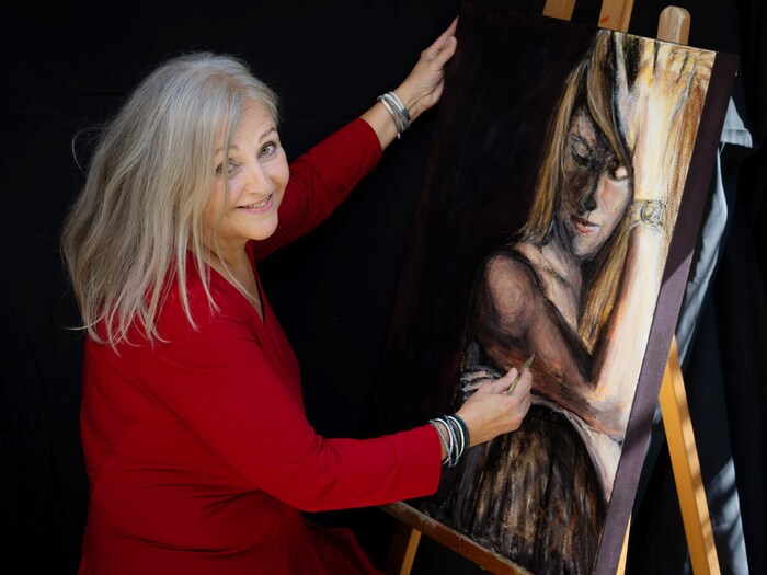 Die Salzburger Malerin Andrea Holl präsentiert Frauenporträts. Die Eröffnung der Ausstellung ...