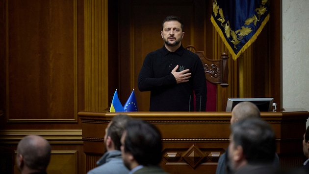 The national anthem played before Zelensky's speech. (Bild: ASSOCIATED PRESS)