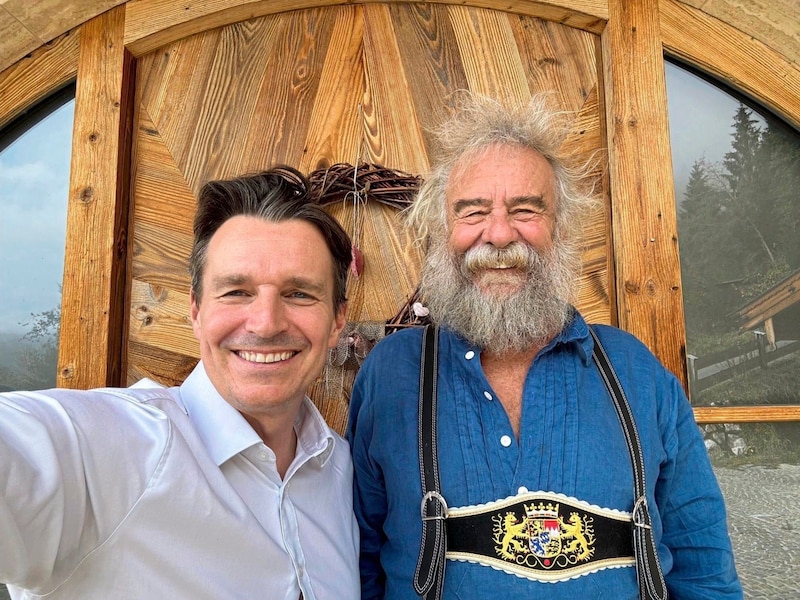 "Krone" reporter Norman Schenz visits Ernst Prost, the former top manager and ex-partner of Christina Mausi Lugner. (Bild: Norman Schenz) "Krone" reporter Norman Schenz visits Ernst Prost, the former top manager and ex-partner of Christina Mausi Lugner. (Bild: Norman Schenz)