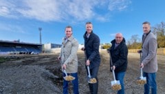 Oliver Stribl (Wien Holding), Anatol Richter (Sport Wien MA51), Bezirksvorsteher Peter Jagsch und David Krapf Günther (Sportlclub) beim Spatenstich (v.li.). (Bild: Krone KREATIV/Felix Cerny, Markus Wache)