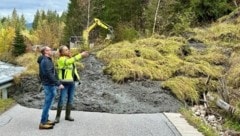 Erdmassen rutschten auf die Landesstraße. (Bild: Land Salzburg/Valentin)