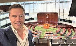 Johann „Joschi“ Gudenus auf Geschäftsreise im Legislativrat in Hongkong
