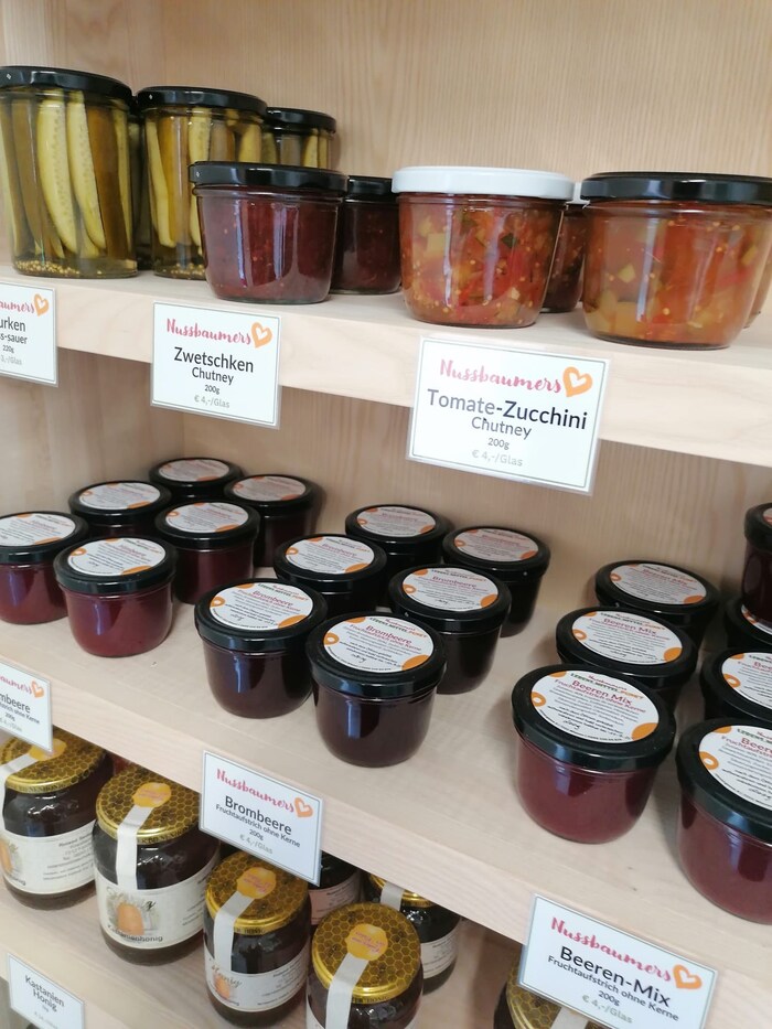 Auch die Marmelade kommt von den Nussbaumers, der Honig aus der Region Rosalia. 